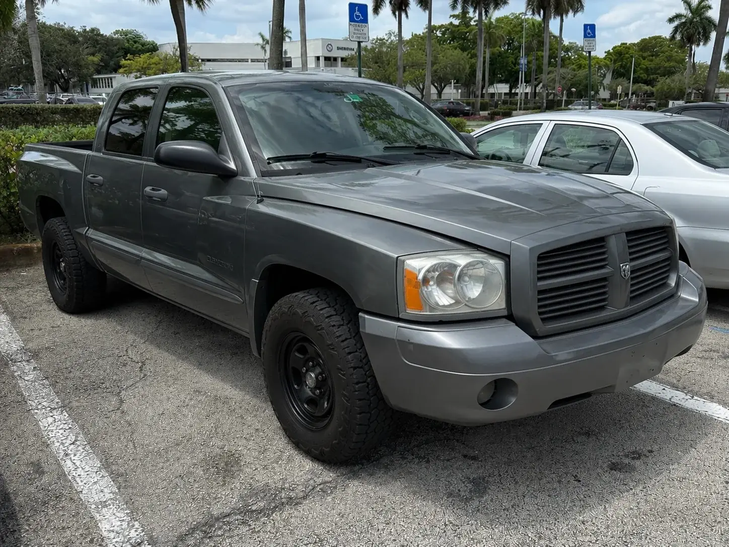 2006 Dodge Dakota Crew Cab rental truck