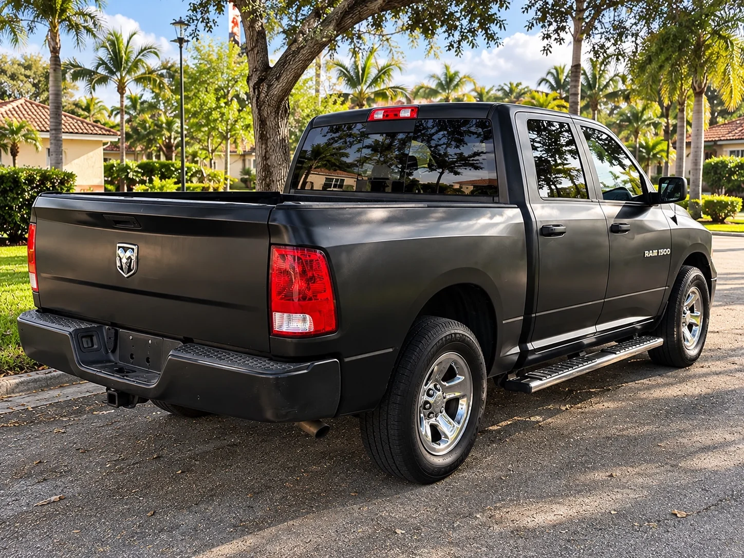 2011 Dodge Ram 1500 Crew Cab angle 3