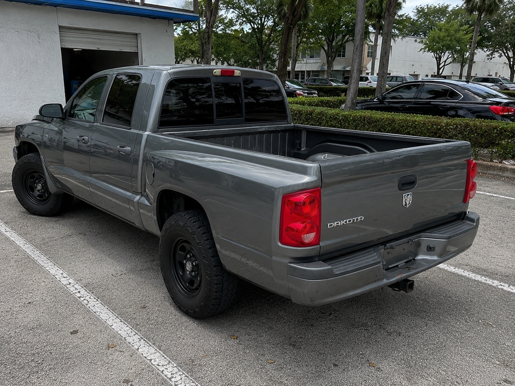2006 Dodge Dakota • 3.7L V6 • Crew Cab wireless CarPlay