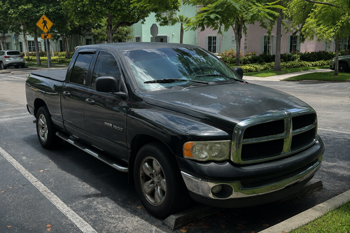 2004 Dodge Ram 1500 SLT • 4.7L V8 • Crew Cab • Wireless CarPlay