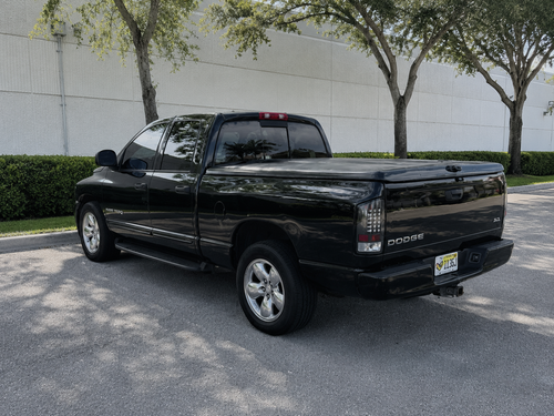 2004 Dodge Ram 1500 SLT • 5.7L V8 • Crew Cab • Wireless CarPlay