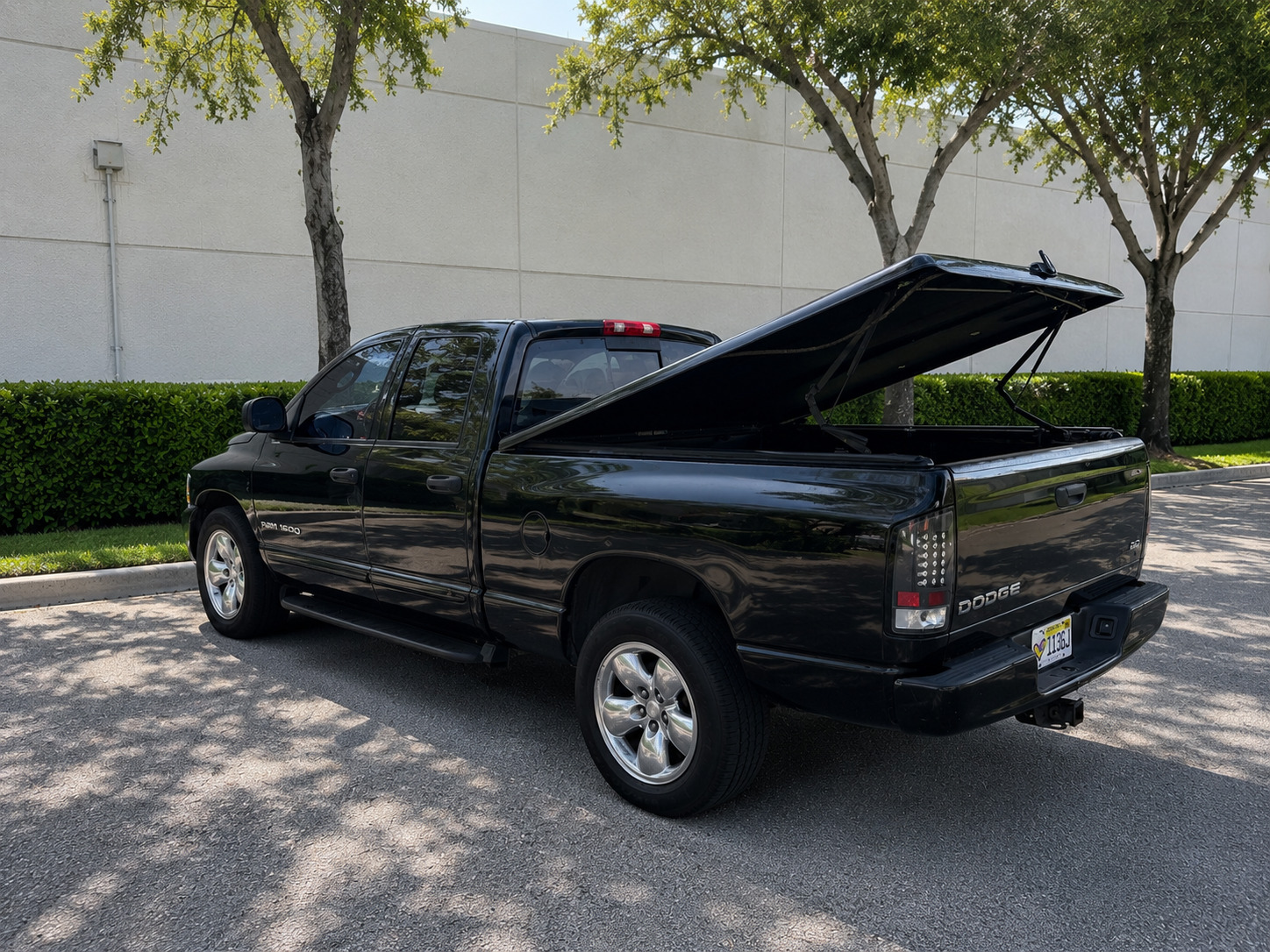 2004 Dodge Ram 1500 SLT • 5.7L V8 • Crew Cab • Wireless CarPlay